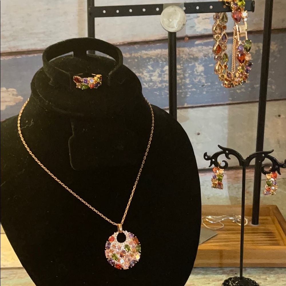 Costume jewelry necklace,earrings,bracelet,ring.5